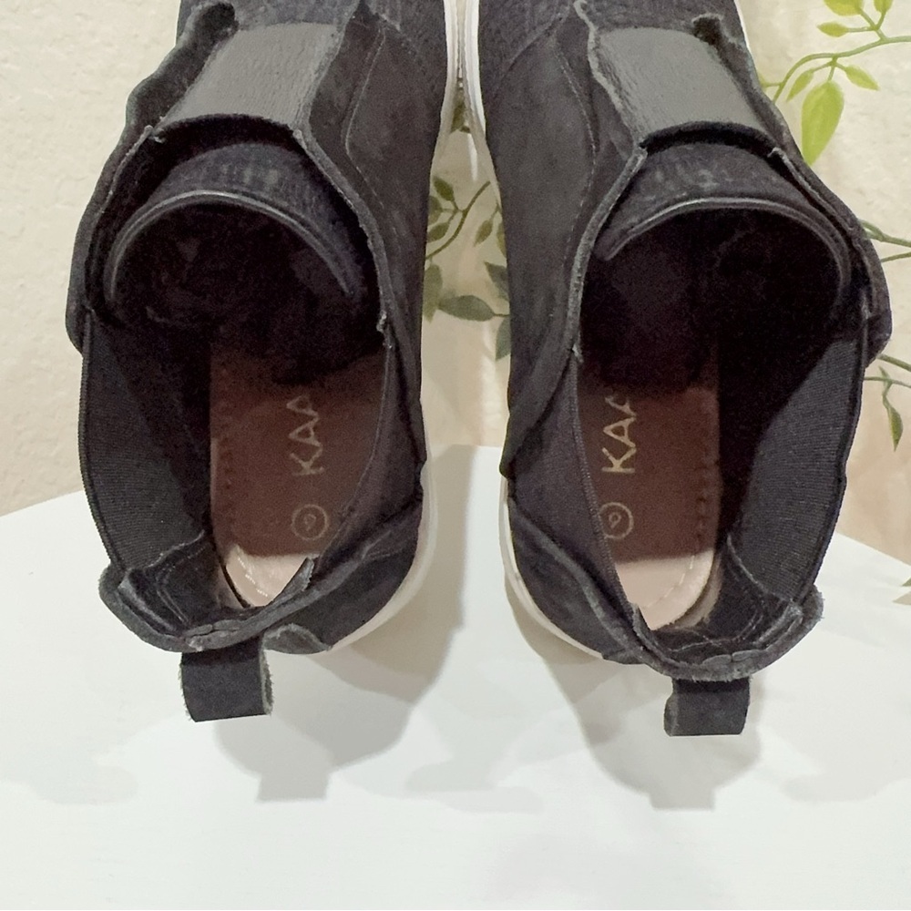 Kaanas Black Suede Chelsea Ankle Mid Top Slip on Sneaker Size 6 Preowned - Picture 8 of 9